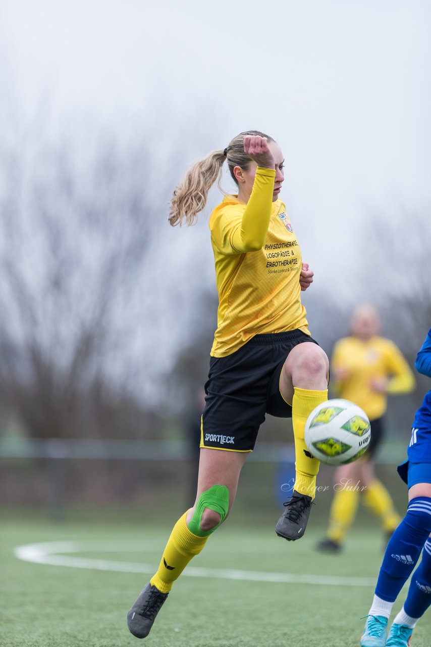 Bild 345 - F SSC Hagen Ahrensburg - SV Frisia Risum-Lindholm : Ergebnis: 1:2